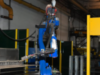 «Кентау Трансформатор зауытында» дәнекерлеуші-робот жұмыс істеуде